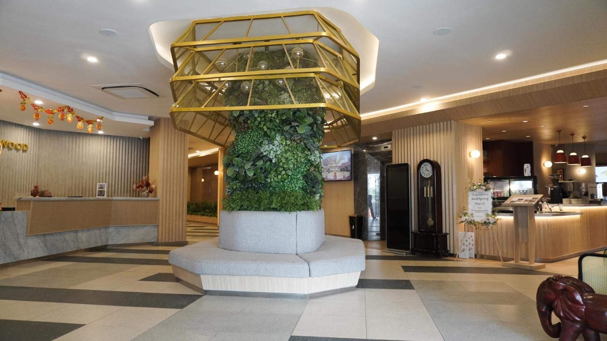 New Hollywood Hotel Pekanbaru Bagian luar foto
