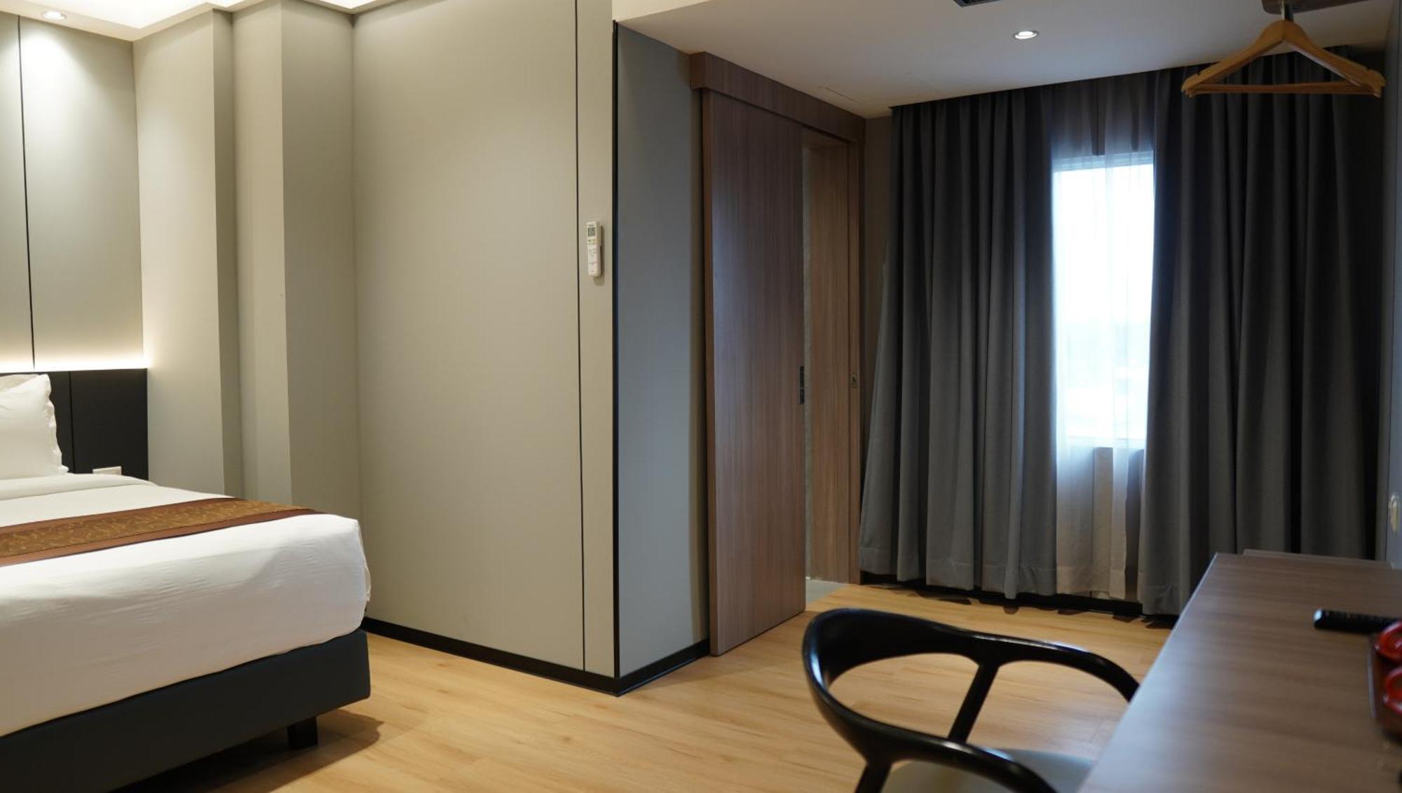 New Hollywood Hotel Pekanbaru Bagian luar foto